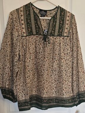 NEW WITH TAGS! Angie Boho Lightweight Floral Blouse- Size Small